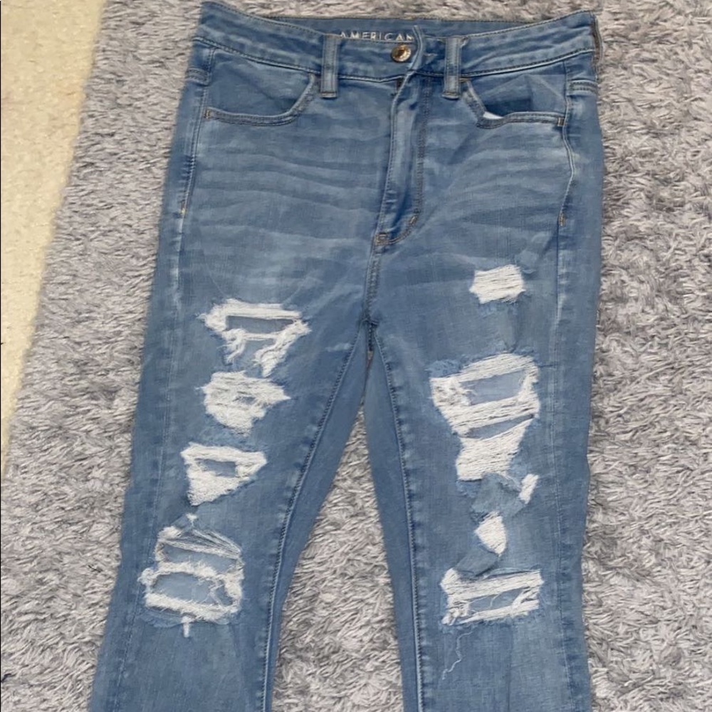 DISTRESSED AMERICAN EAGLE JEANS